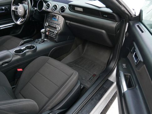 Used 2016 Ford Mustang Convertible image 13