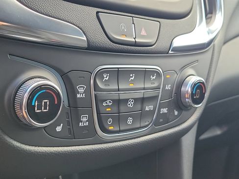 Used 2022 Chevrolet Equinox LT FWD image 27
