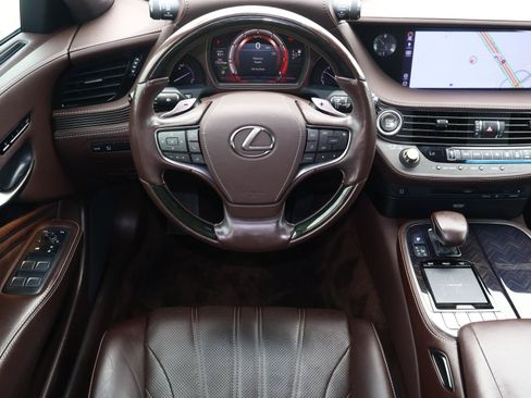 Used 2020 Lexus LS 500 w/ Interior Upgrade Package RWD image 8