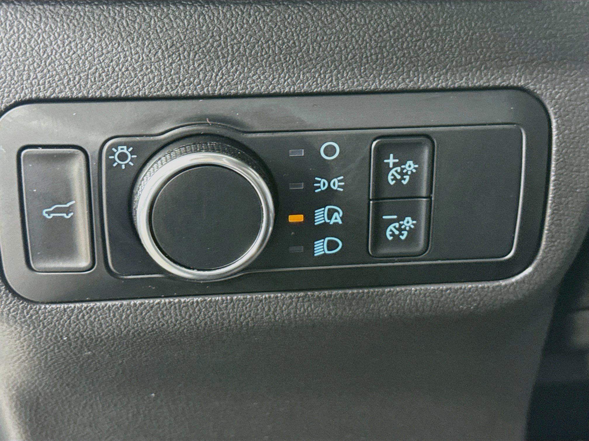 Used 2024 Ford Escape ST-Line w/ Tech Pack #1 FWD image 9