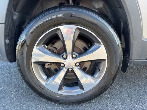 Used 2019 Jeep Cherokee Limited image 4