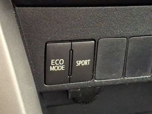 Used 2016 Toyota RAV4 XLE AWD/4WD image 30