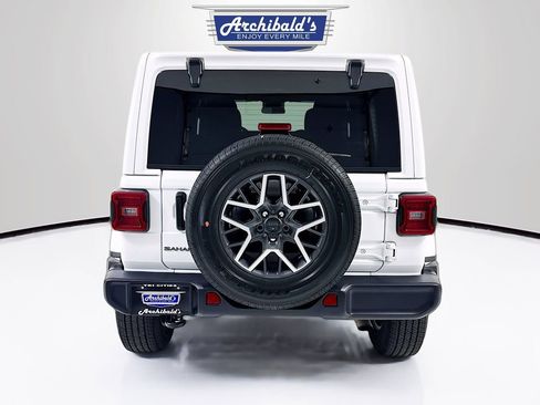 Used 2025 Jeep Wrangler Sahara image 7