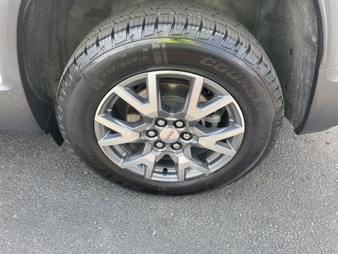 Used 2023 GMC Acadia SLT AWD/4WD image 13