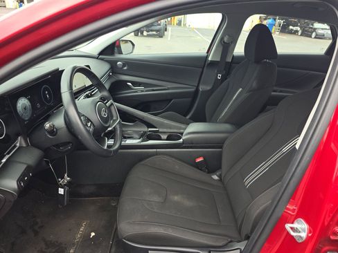 Used 2023 Hyundai Elantra SEL w/ Convenience Package image 10
