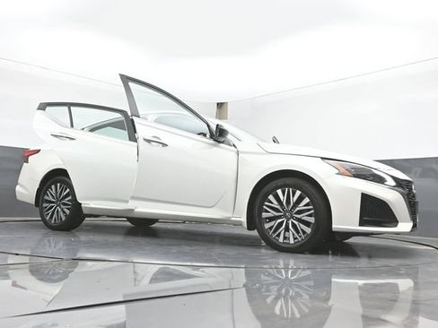 Used 2024 Nissan Altima 2.5 SV AWD/4WD image 50