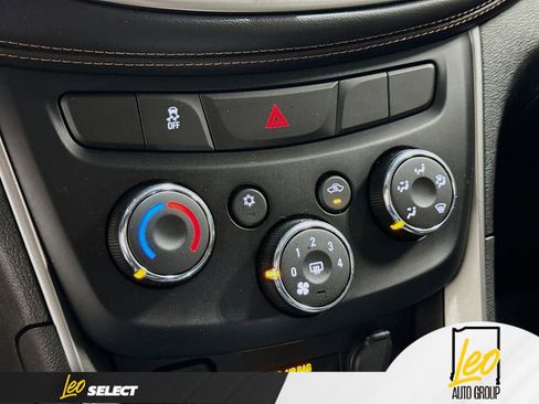 Used 2019 Chevrolet Trax LT w/ Redline Edition FWD image 18