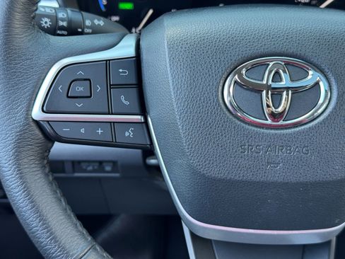 Used 2023 Toyota Sienna XLE w/ XLE Plus Package image 20