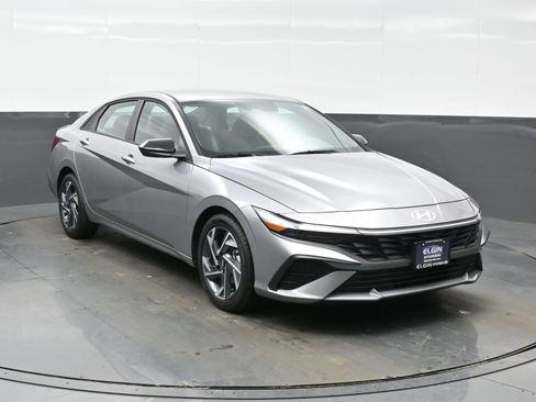 Certified 2025 Hyundai Elantra Sport image 8