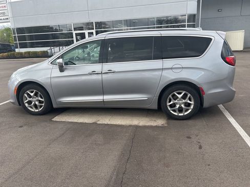 Used 2019 Chrysler Pacifica Limited FWD image 7