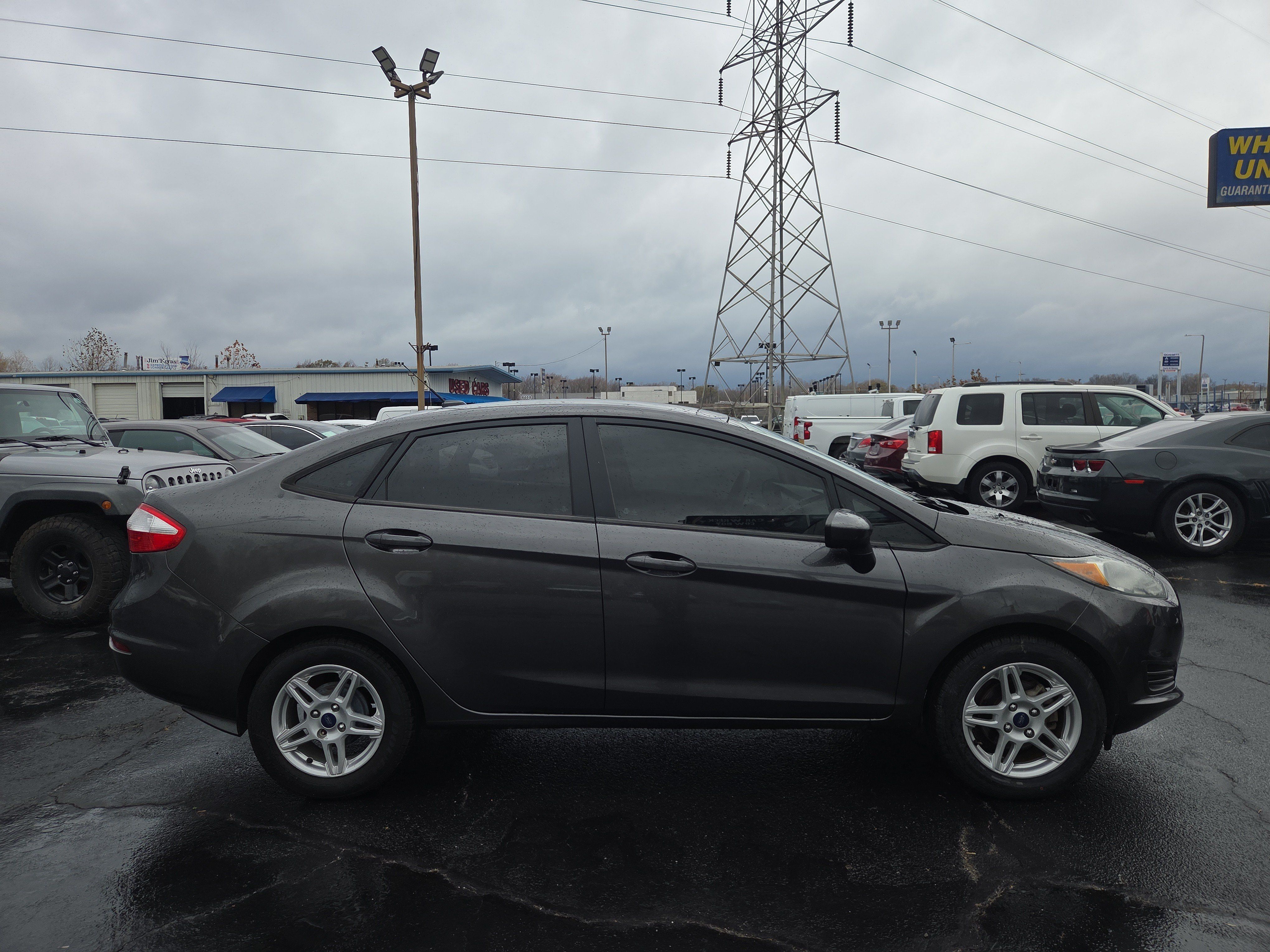 Used 2017 Ford Fiesta SE FWD image 6