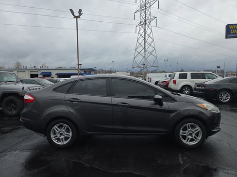 Used 2017 Ford Fiesta SE image 6