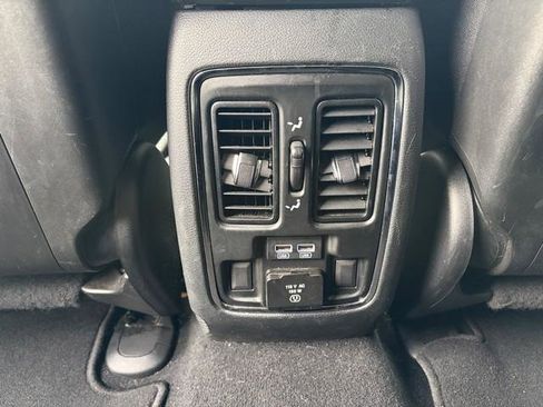 Used 2019 Jeep Grand Cherokee Limited image 25