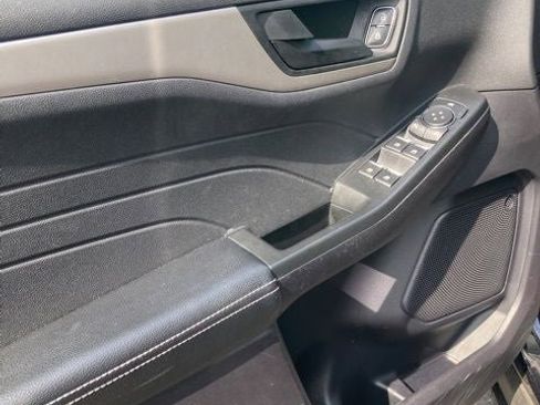 Used 2022 Ford Escape SE w/ Cold Weather Package image 16