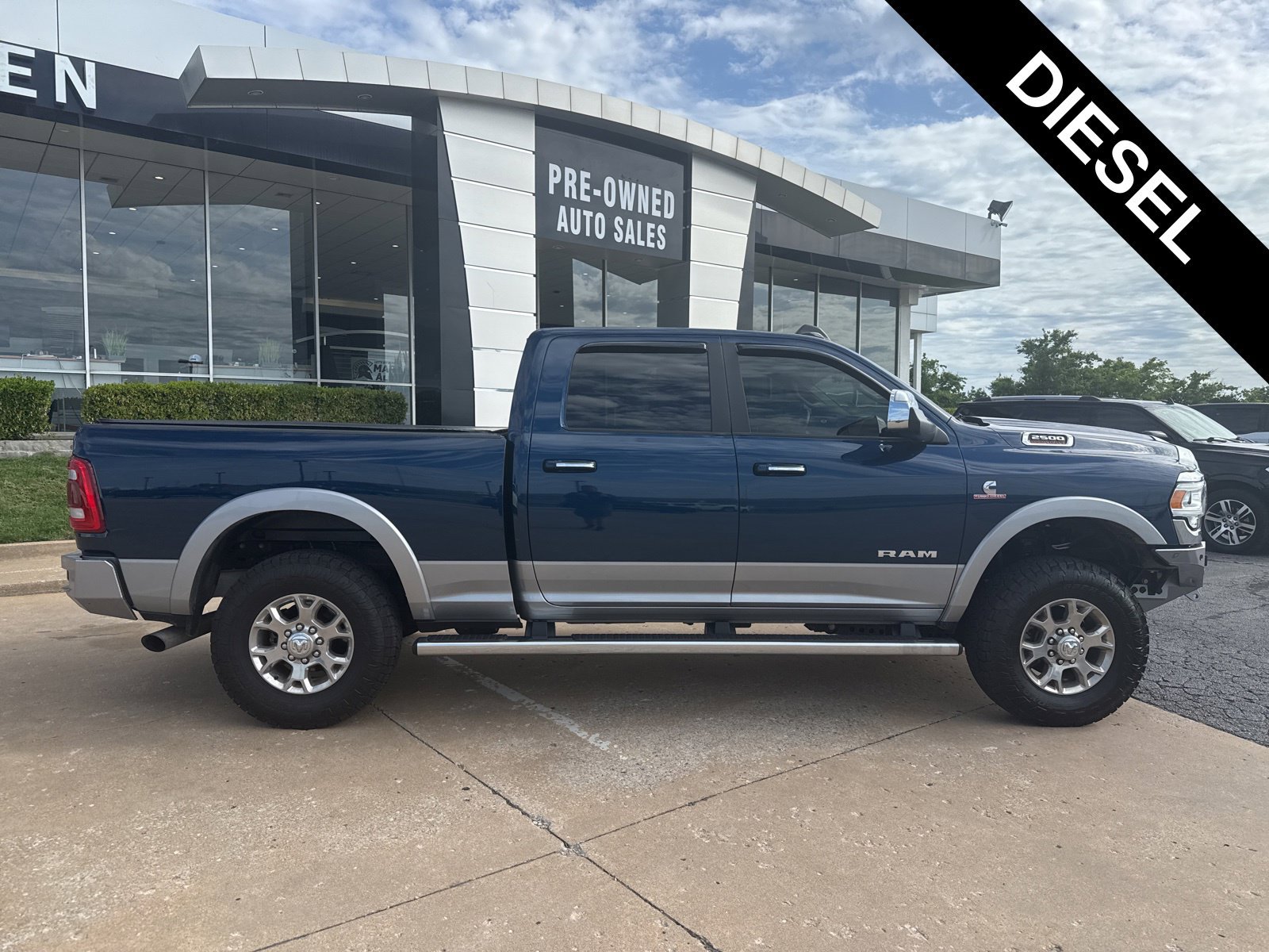 Used 2022 RAM 2500 Laramie AWD/4WD image 2