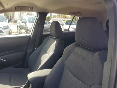 Used 2025 Toyota Corolla Cross LE image 22