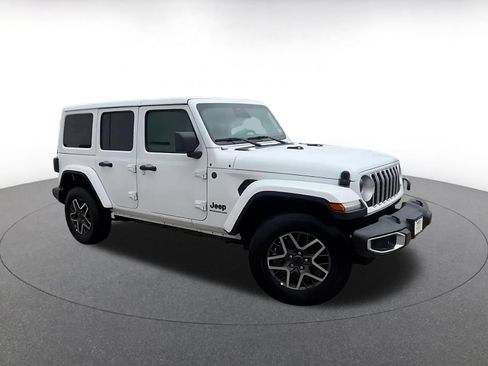 Used 2025 Jeep Wrangler Unlimited Sahara AWD/4WD image 2