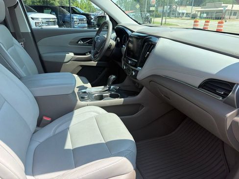 Used 2020 Chevrolet Traverse Premier FWD image 21