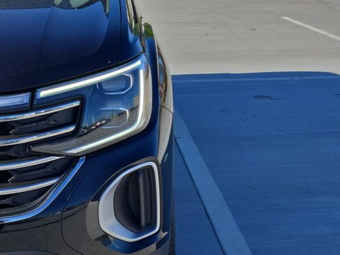 Used 2025 Volkswagen Atlas SE image 11