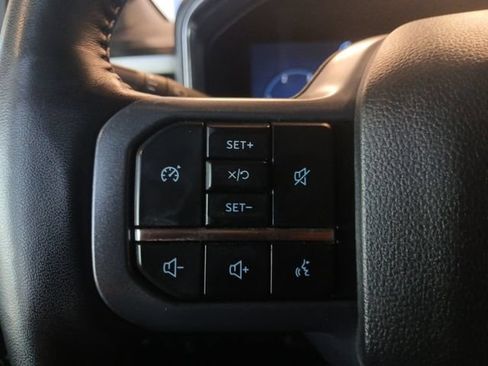 Used 2023 Ford F250 Lariat w/ Sport Appearance Package AWD/4WD image 5