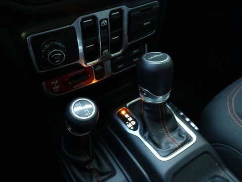 Used 2020 Jeep Gladiator Mojave image 13