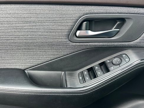 Used 2023 Nissan Rogue SV image 10