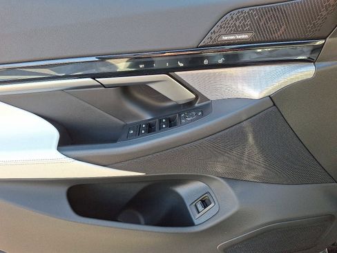 Used 2025 BMW i5 xDrive40 w/ M Sport Package image 12