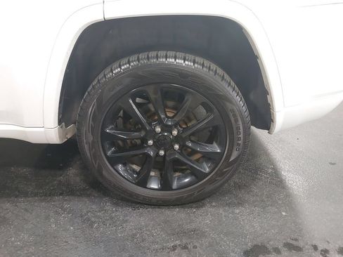 Used 2021 Jeep Grand Cherokee Laredo X AWD/4WD image 34