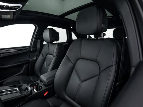 Certified 2026 Porsche Macan AWD/4WD image 21