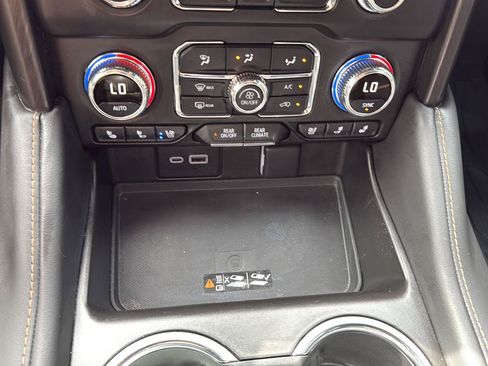Used 2024 GMC Yukon AT4 w/ Technology Package AWD/4WD image 27
