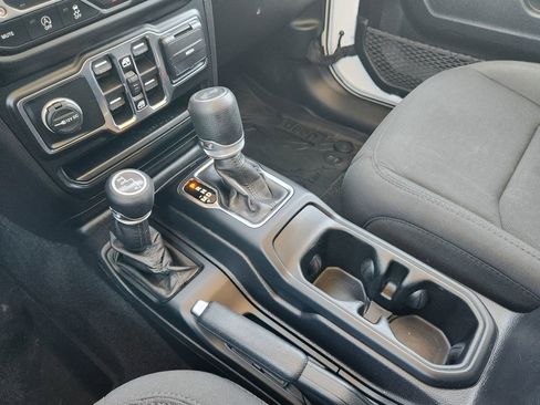 Used 2021 Jeep Wrangler Unlimited Sport image 23