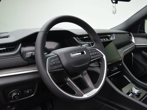 New 2025 Jeep Grand Cherokee Limited AWD/4WD image 35
