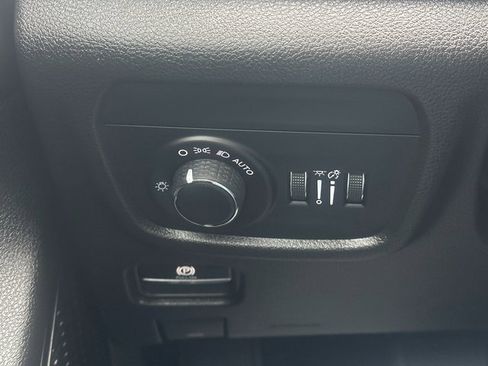 Used 2023 Jeep Grand Cherokee Altitude image 32