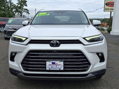 Used 2024 Toyota Grand Highlander XLE image 2