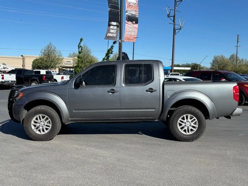 Used 2016 Nissan Frontier SV w/ Moonroof Package AWD/4WD image 3