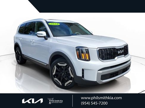 Used 2024 Kia Telluride EX w/ EX Captain's Chair Package FWD image 1