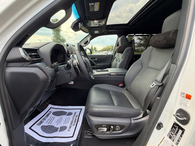 Used 2025 Lexus LX 600 4WD w/ Appearance Package image 21