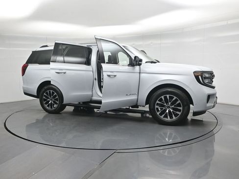 Certified 2025 Ford Expedition Platinum AWD/4WD image 32