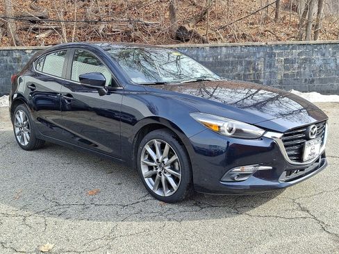 Used 2018 MAZDA MAZDA3 Grand Touring image 3