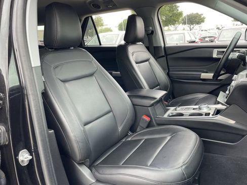 Used 2022 Ford Explorer XLT w/ Equipment Group 202A AWD/4WD image 28