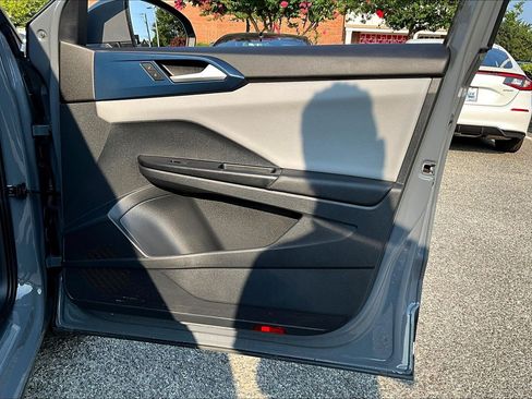 Used 2023 Volkswagen Taos SE w/ Panoramic Sunroof Package AWD/4WD image 19