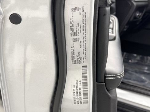 Used 2023 Jeep Grand Cherokee L Laredo image 23