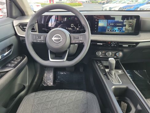 Certified 2025 Nissan Kicks SV w/ Charging Package image 10