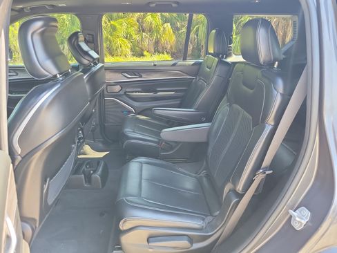 Used 2021 Jeep Grand Cherokee L Overland w/ Luxury Tech Group IV RWD image 15