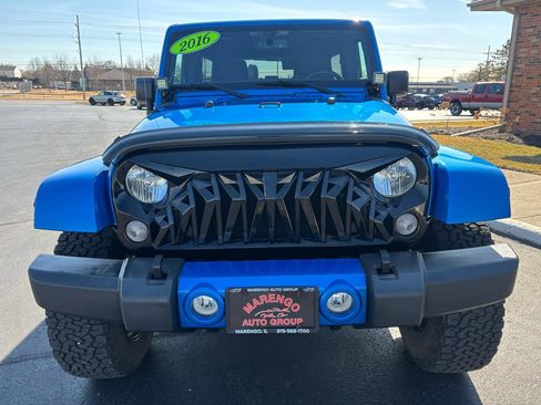 Used 2016 Jeep Wrangler Unlimited Sahara w/ Connectivity Group image 8