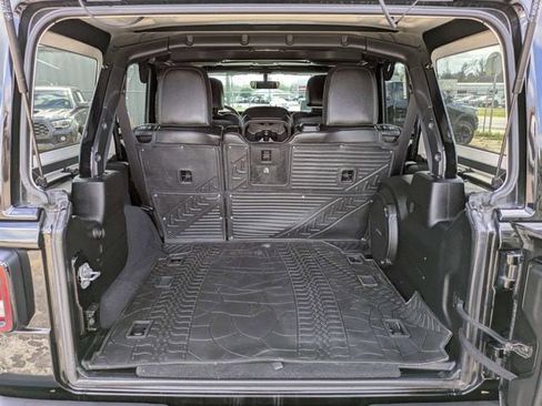 Used 2023 Jeep Wrangler Unlimited Sahara image 13