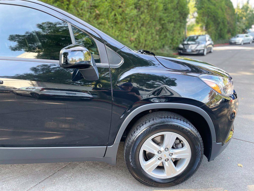 Used 2018 Chevrolet Trax LS AWD/4WD image 2