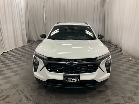 Used 2024 Chevrolet Trax RS w/ Driver Confidence Package FWD image 2