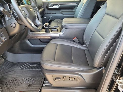 Used 2025 Chevrolet Silverado 1500 LTZ w/ LTZ Premium Package AWD/4WD image 9