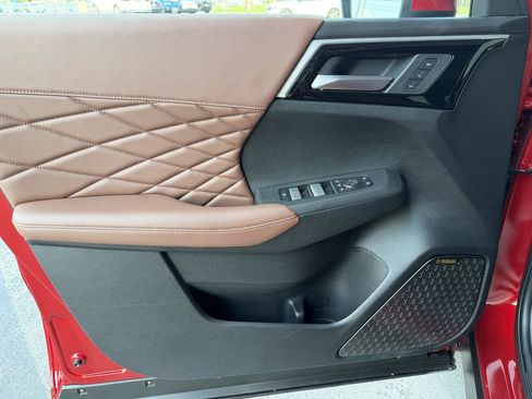Used 2025 Mitsubishi Outlander SEL AWD/4WD image 7